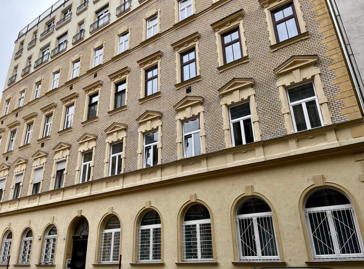 Ferienwohnung Akacfa 62 Dowtown 2Br Wifi+Ac Budapest Exterior foto